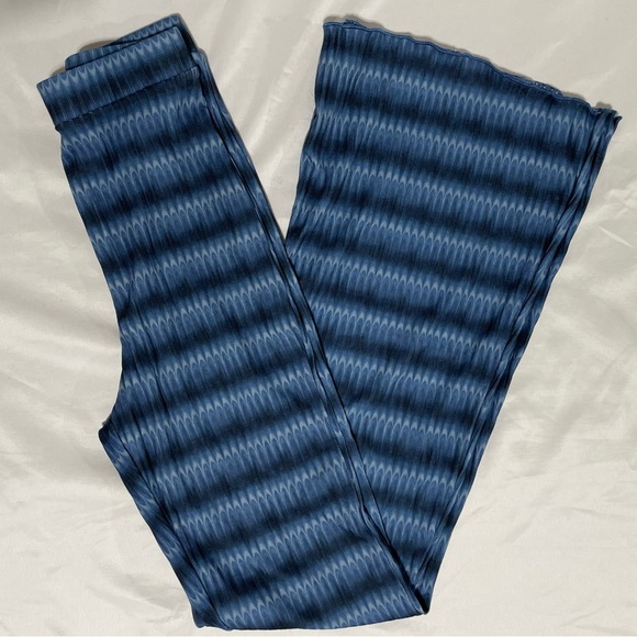 New ASOS Wavy Stripe Print Ribbed Flared Leg Pull On Pants Ombre Blue Size 4 - Picture 13 of 16
